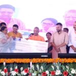 मुख्यमंत्री ने जनकल्याणकारी योजनाओं के लाभार्थियों को किया सम्मानित