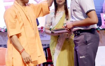 CM Yogi participated in the meritorious student felicitation ceremony.