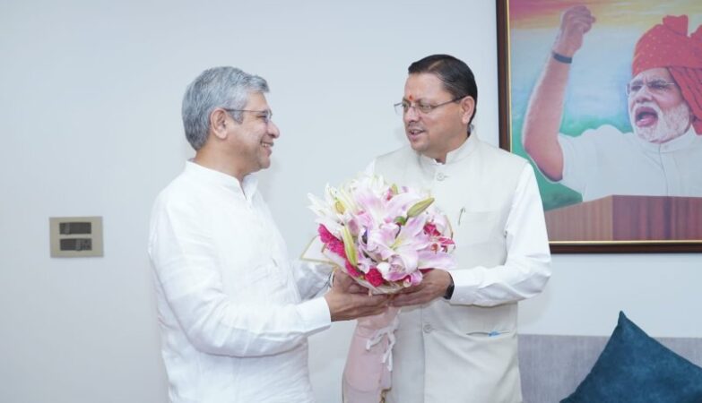 CM Dhami placed major proposals before the Railway Minister
