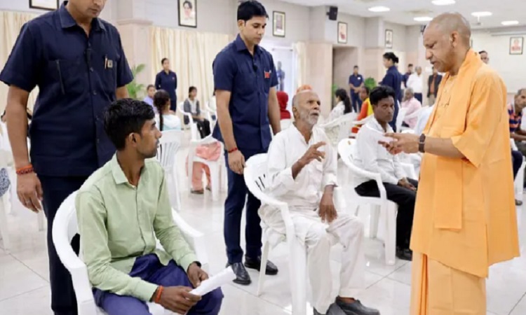 अपराधियों के लिए यूपी में जगह नहीं, करें सख्त कार्रवाई: मुख्यमंत्री