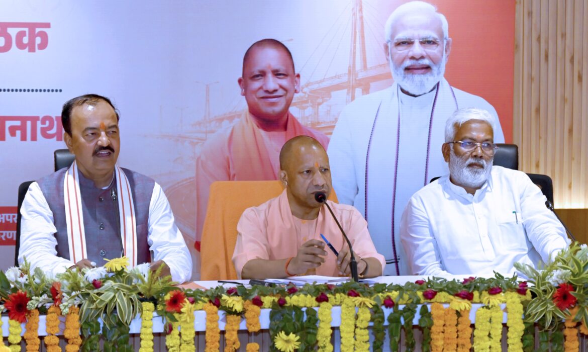 स्वीकृत परियोजनाओं का 15 अगस्त तक शिलान्यास कर शुरू कराएं निर्माण कार्य : योगी आदित्यनाथ