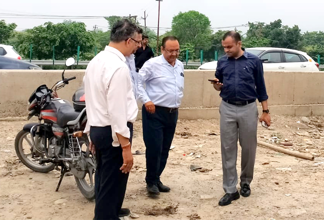 कांवड़ मेले से पहले डीएम ने किया चंडी देवी मंदिर का निरीक्षण