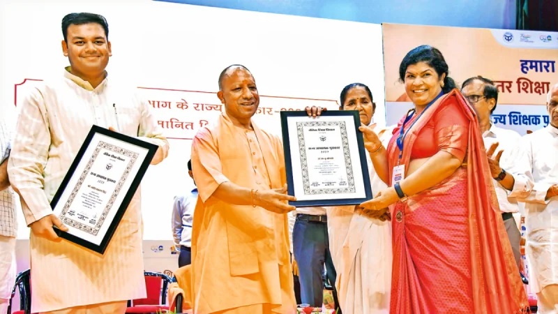10 लाख शिक्षकों-कर्मचारियों को मिलेगा करोड़ों का सुरक्षा कवच