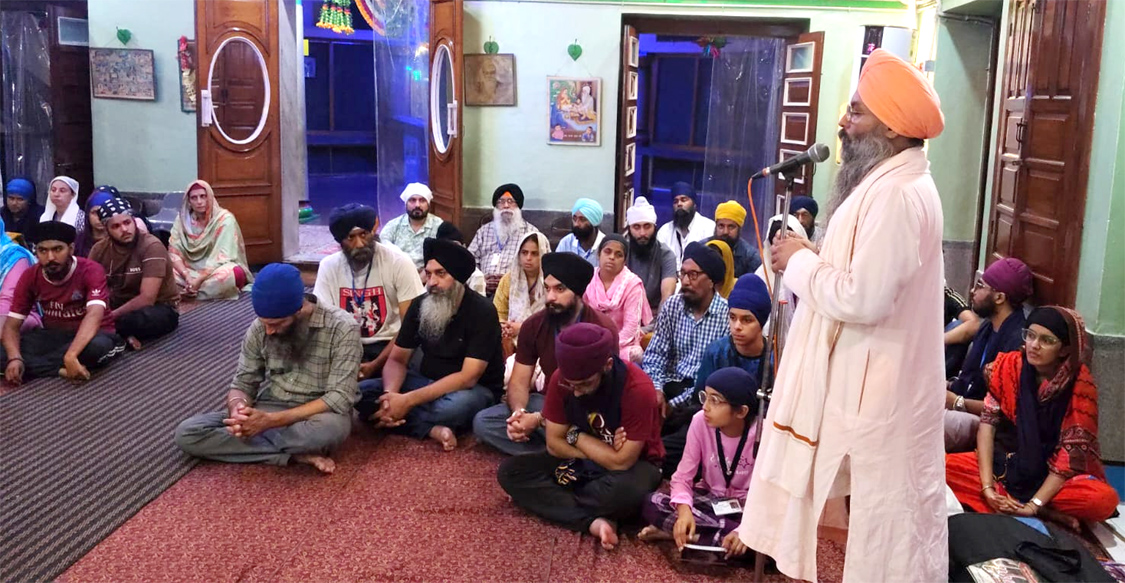 बेल्जियम से आए 84 सिख श्रद्धालु पहुंचे हेमकुंड साहिब की पावन यात्रा पर