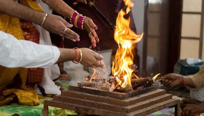बची हुई हवन सामग्री का ऐसे करें उपयोग, घर में होगी मां लक्ष्मी की कृपा